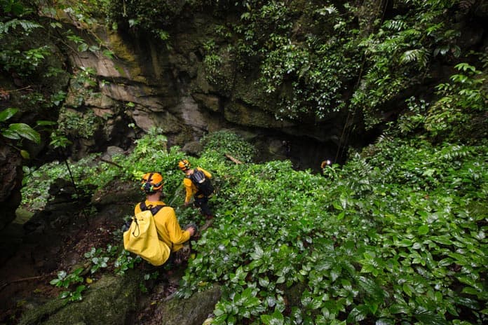 Reach the Hang Va Cave entrance