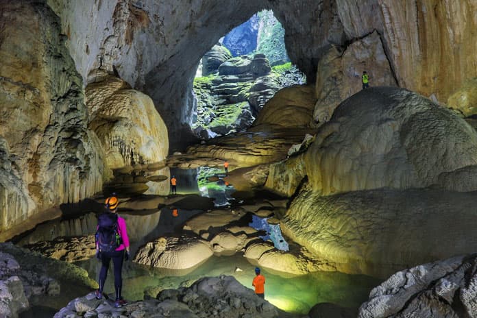 Hướng dẫn chọn giày đi trek bởi Oxalis Adventure