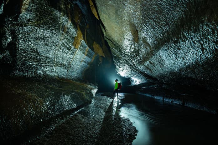 The river passage leads to the end of Hang Va Cave