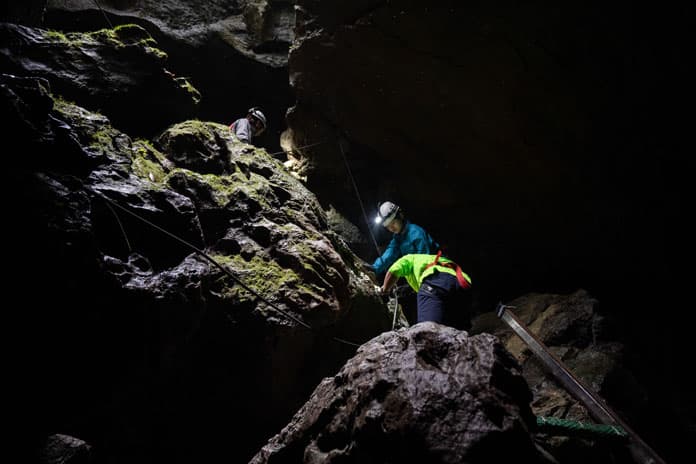 Reach the Hang Va Cave entrance