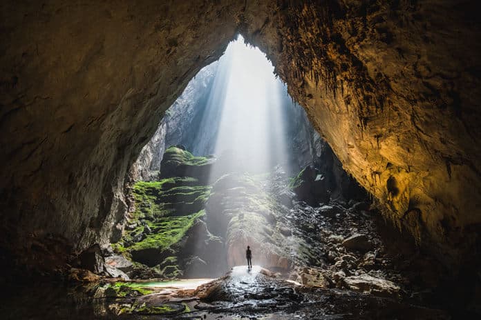 Watch out for Dinosaur under stunning sun rays piercing through Doline 1