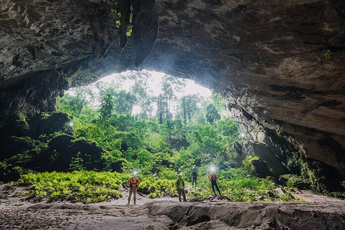 Exit of Dai Cao cave