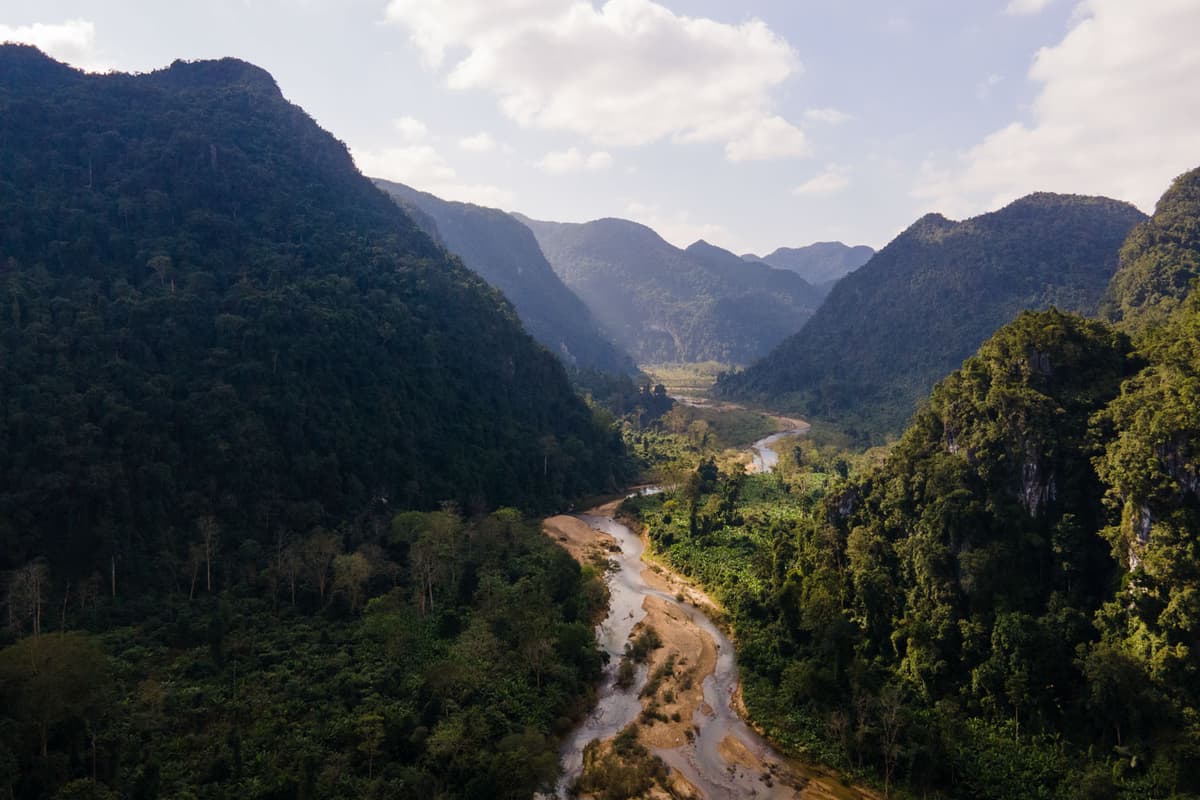 The overview of Rao Thuong stream into Hang En Cave and Son Doong Cave.