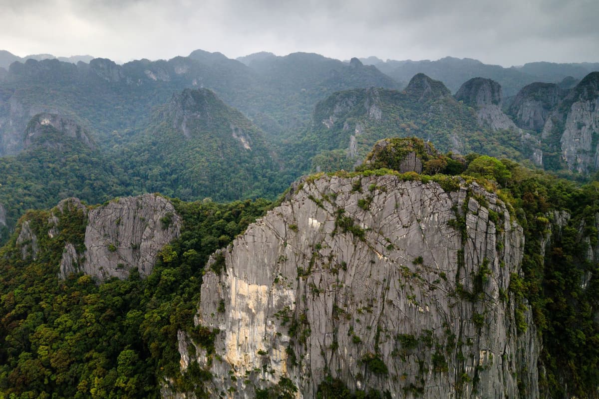  Where Mountains Meet and Caves Hide: Unveiling Secrets on the VietNam - Laos Border