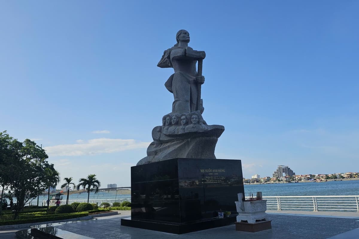 Mother Suot Monument: Symbol of the heroic Vietnamese mother